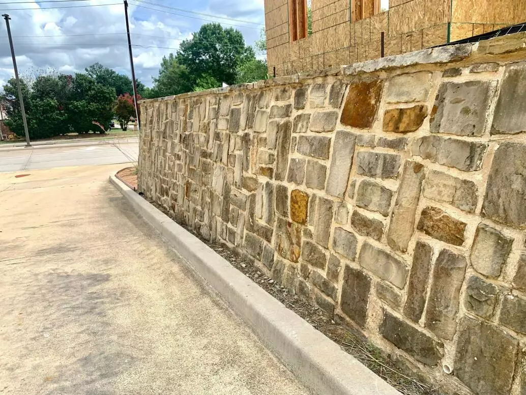 stone gravity retaining wall